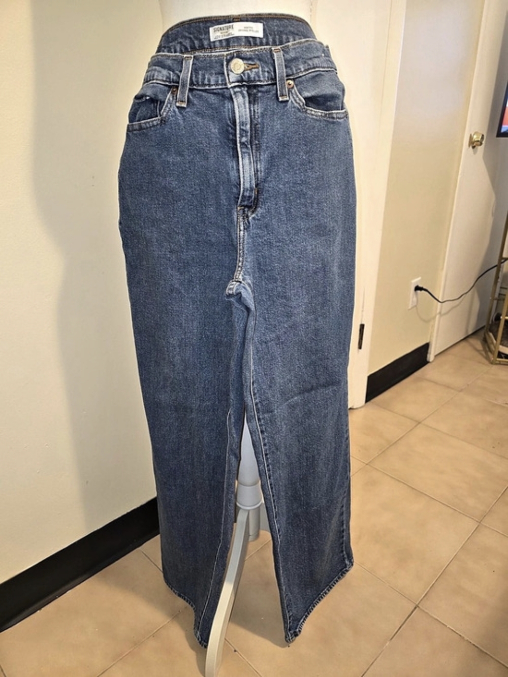 Levi Strauss & Co. Signature. Straight Leg Jeans Blue Waist 10